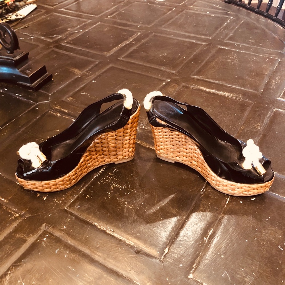 Size 8 Tory Burch wedges in black patent - Picture 3 of 7